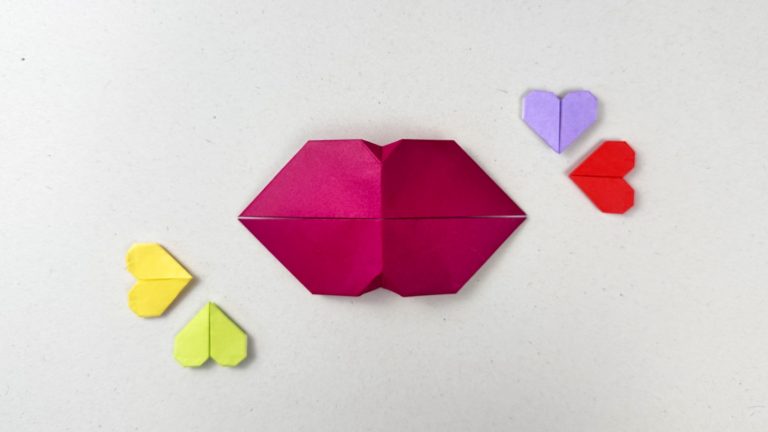 origami kissing with heart